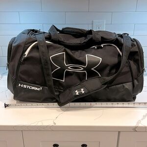 LARGE UNDER ARMOUR DUFFLE BAG football baseball